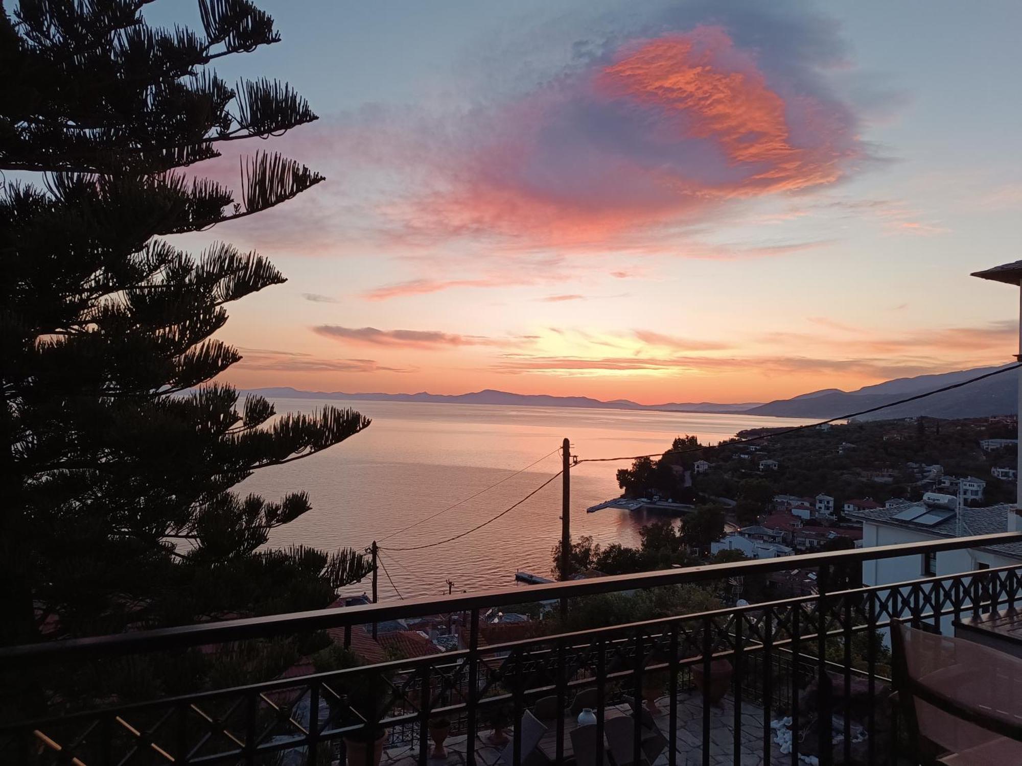 Mesonisi Με Υπέροχη Θέα Στον Παγασητικό!! Villa Áfissos Dış mekan fotoğraf